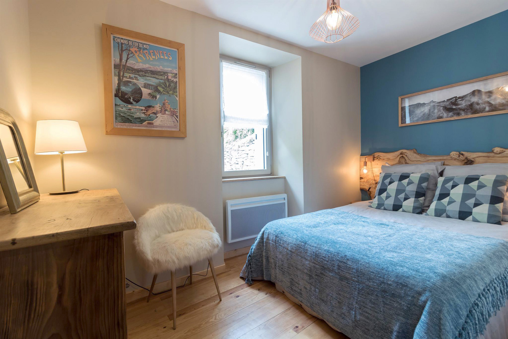 Chambre du gîte Chez Ninon, maison située à St Aventin dans les Pyrénées
